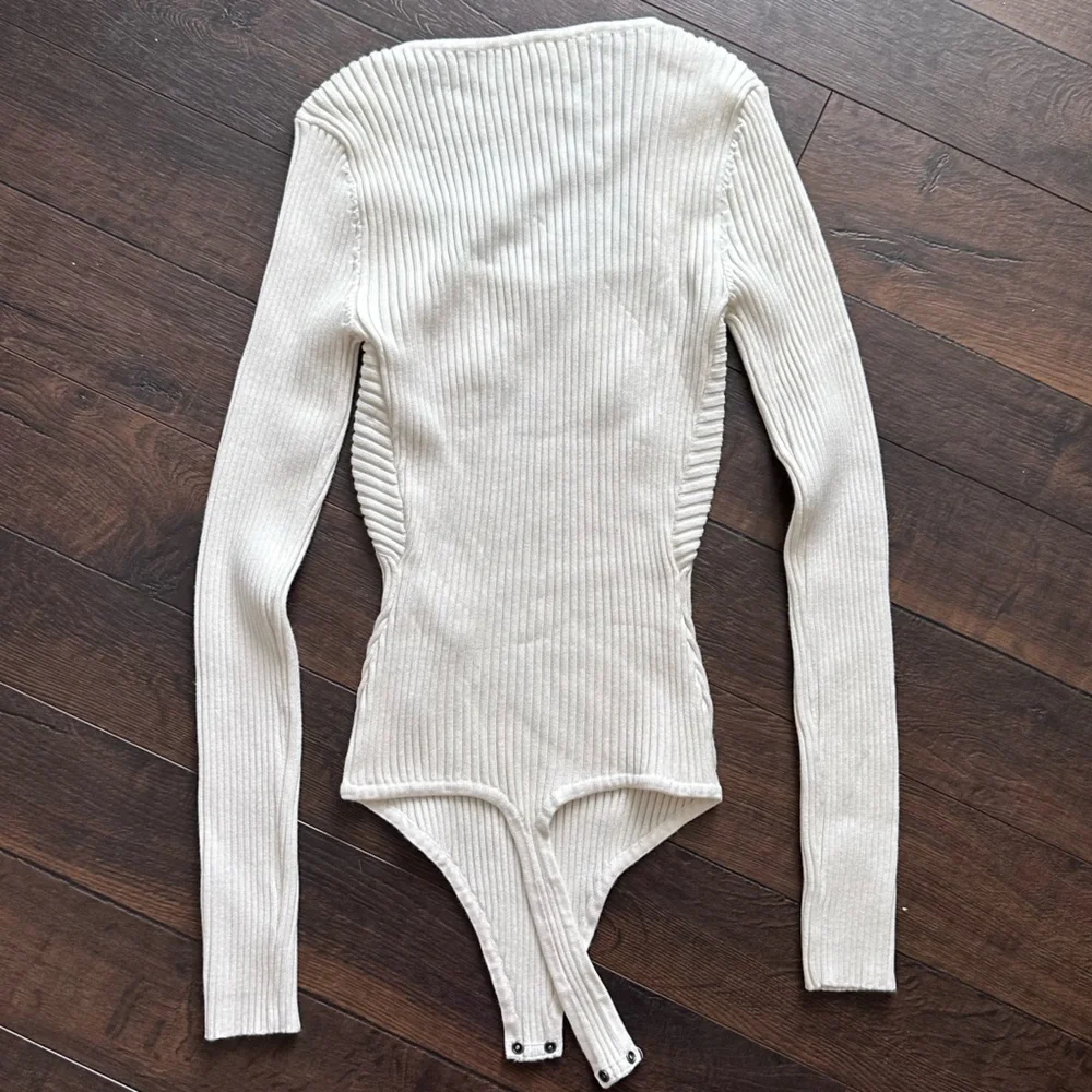 NWOT Cream A&F Ribbed Bodysuit - Picture 6 of 8